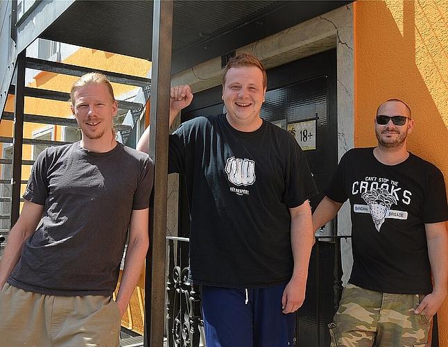 Erwecken die Paraiba Bar & Club in Olten zu neuem Leben: Die neuen Besitzer (v.l.) Franz Käser, Sam Rudolf von Rohr und Alexander Giger. (Bild: vwe) 
