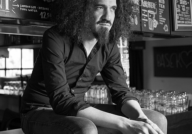 Daniel Kissling, Kulturschaffender und Barkeeper. (Bild: M. Isler)