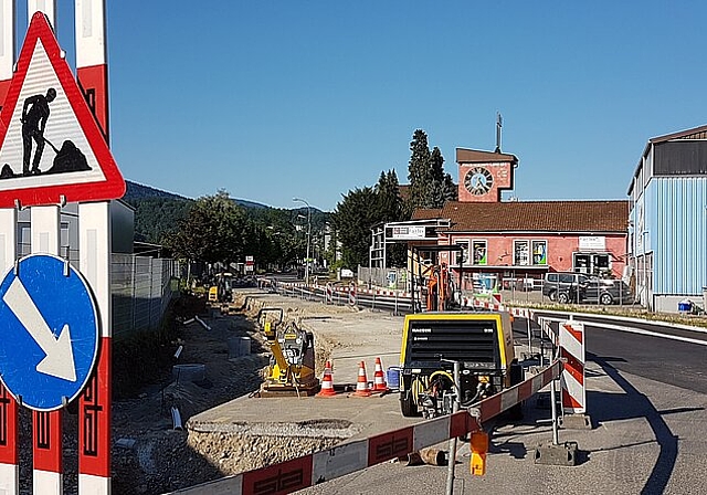 Auf der Industriestrasse wird in Fahrtrichtung Olten bis zum Knoten Gösgerstrasse eine rund 150 Meter lange Busspur gebaut. (Bild: Franz Beidler)