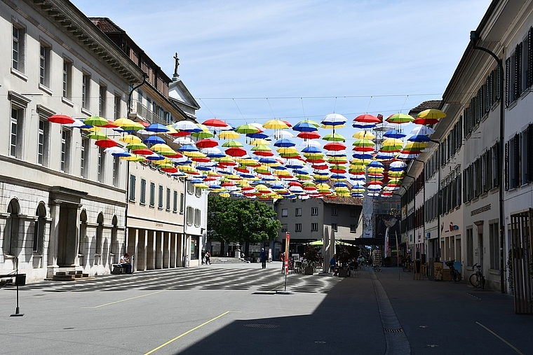 Nach den Regenschirmen, soll es auch im nächsten Jahr eine Aktion - voraussichtlich mit dem International Photo Festival Olten (IPFO) - auf der Kirchgasse geben. (Bild: F. Beidler)