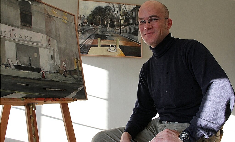 Neben seinen Zeichnungen hat Jürg Orfei gemeinsam mit seinem ehemaligen Studiumskollegen Ronny Harliz das Projekt «Kunst am Bau» im neuen FHNW-Campusgebäude realisiert, welches letzten November eingeweiht wurde. mim)