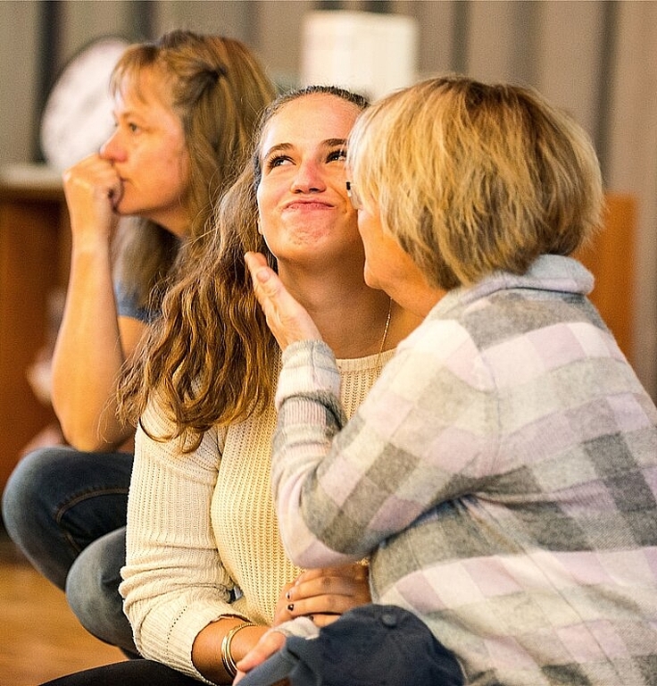 Murielle Kälin, Trauer- und Sterbebegleiterin, Autorin und Regisseurin, bringt mit «Hin-über oder anders gesagt tot, töter, am tötesten» ein Tabuthema auf die Bühne. (Bild: ZVG)