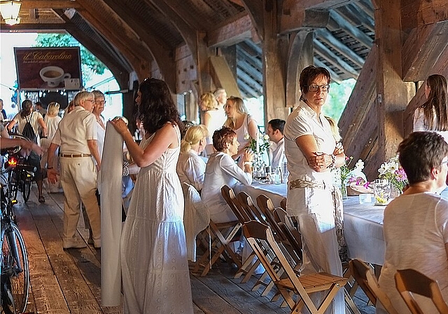 Am Samstag, 2. September wird die Alte Holzbrücke in Olten wieder in weiss erstrahlen. (Bild: ZVG)