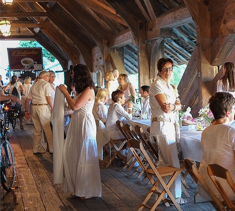 Am Samstag, 2. September wird die Alte Holzbrücke in Olten wieder in weiss erstrahlen. (Bild: ZVG)