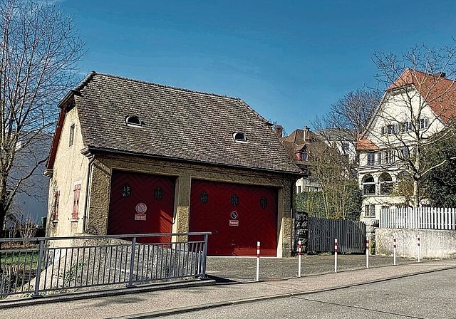 Sofortiger Handlungsbedarf: Die Garage im Heimatstil muss saniert werden. (Bild: ZVG)