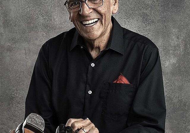 Der 73-jährige Max Zülli schiebt Rollstühle zum Takt der Musik durch Altersheime. «In den Ruhestand will ich erst mit 90 Jahren gehen.» (Bild: Remo Buess Fotography)