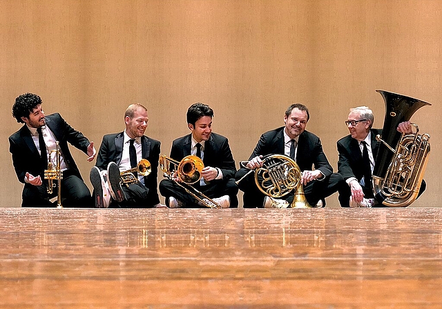 Neben der Ouvertüre aus Mozarts «Zauberflöte», «Carmen» von Bizet sowie diversen Melodien und Rhythmen aus Lateinamerika verbreitet «Canadian Brass» am Dienstag, 26. Februar auch Klänge mit karnevalistischem Bezug. (Bild: ZVG)