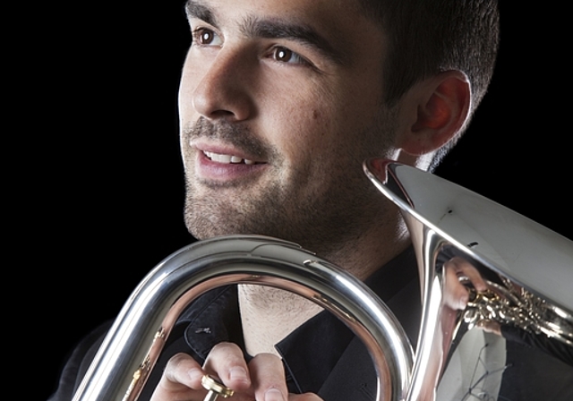 Am Sonntag, 3. Juni spielt der Oltner Euphonist Fabian Bloch im Duo «Euphorimba» ein Konzert mit seinem welschen Kollegen.... (Bild: ZVG)
