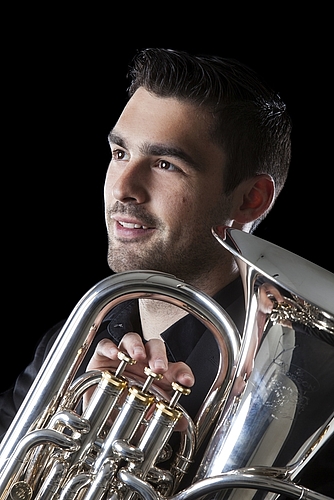 Am Sonntag, 3. Juni spielt der Oltner Euphonist Fabian Bloch im Duo «Euphorimba» ein Konzert mit seinem welschen Kollegen.... (Bild: ZVG)
