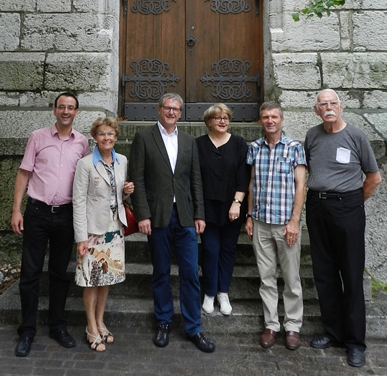 Die neuen Stadtführer/innen (v.l.) Pia Sudan, Peter Moor-Trevisan, Gabriela Iseli-Arlati und Emile Stricker umrahmt von Stefan Ulrich, Geschäftsführer Olten Tourismus und alt Stadtarchivar Martin Eduard Fischer (rechts). (Bild: ZVG)