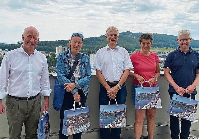 Vertraten die Gewinnerteams an der Preisverleihung: Martin Wey, Huguette Meyer Derungs, Markus Dietler, Barbara Affolter und Hansueli Tschumi. (Bild: ZVG)