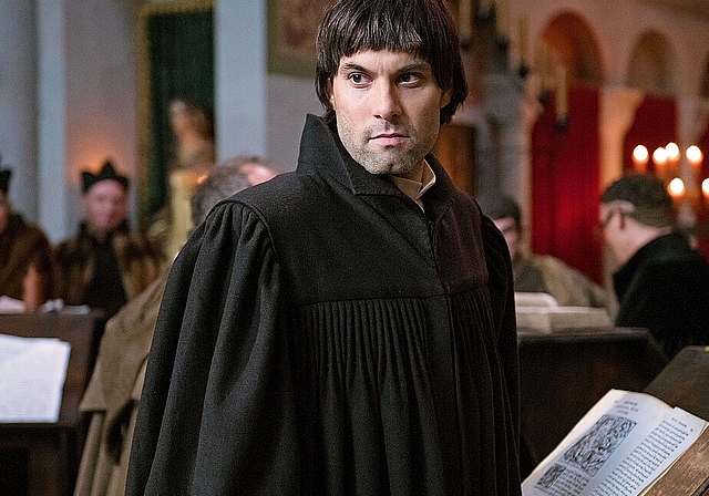Hat durch sein revolutionäres Gedankengut beinahe einen Bürgerkrieg ausgelöst. Der Reformator Huldrych Zwingli, der im gleichnamigen Film von Max Simonischeck gespielt wird. (Bild: ZVG)