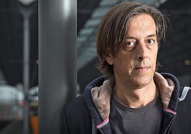 Der Oltner Pedro Lenz tourt momentan mit seinem neuen Buch «Die schöni Fanny» durch die Schweiz. (Bild: Daniel Rihs)