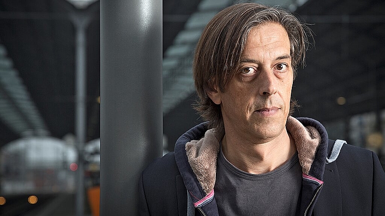 Der Oltner Pedro Lenz tourt momentan mit seinem neuen Buch «Die schöni Fanny» durch die Schweiz. (Bild: Daniel Rihs)