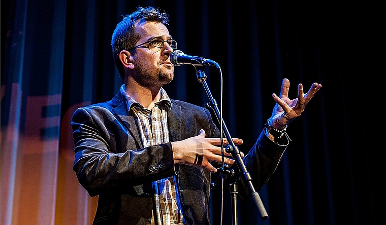 Der Oltner Slam Poet Kilian Ziegler erhält nach fast 10-jähriger Bühnenpräsenz den kantonalen Fachpreis für Literatur. (Bild: ZVG)