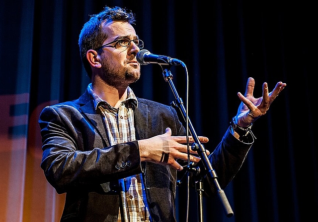 Der Oltner Slam Poet Kilian Ziegler erhält nach fast 10-jähriger Bühnenpräsenz den kantonalen Fachpreis für Literatur. (Bild: ZVG)