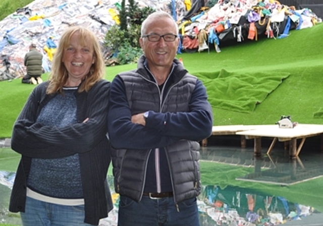 Die Bühne in Olten SüdWest steht für den Startschuss am 22. Mai: Gründungsmitglieder Brigitt Maag (l.) und Paul Weilenmann sind auch nach 32 Jahren Erfahrung nervös vor der Premiere: «Schliesslich wollen wir Olten zeigen, was wir haben.» (Bild