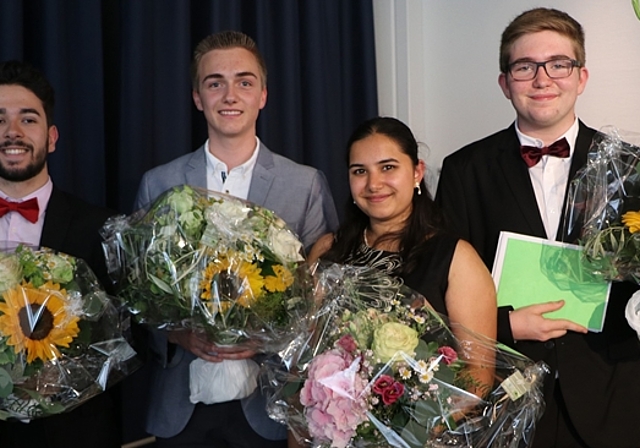 Preisträgerinnen und Preisträger von Wirtschaft und Recht sowie Immersion (v.l.): Matteo Tittone, Timon Hüsler, Anusha Manikantan und Luca Vigliotti. (Bild: ZVG)