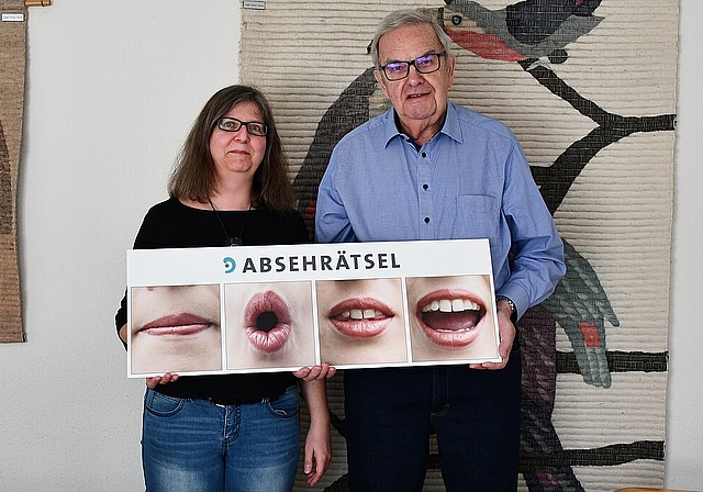«Mit den Augen hören»: Regula Brandenburger-Wyss, im Sekretariat tätig, und Präsident Albert Schumacher von «pro audito region olten». (Bild: Franz Beidler)