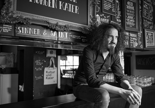 Daniel Kissling, Kulturschaffender und Barkeeper. (Bild: M. Isler)
