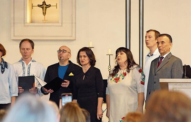 Der ukrainische Chor, fast nur aus Amateuren bestehend, beeindruckte mit seinem ausdrucksstarken Gesang. (Bilder: Achim Günter)

