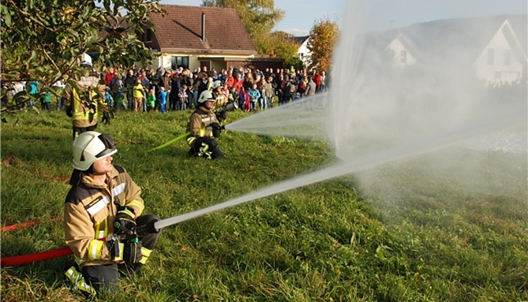 Die Feuerwehr Winznau demonstrierte die verschiedenen Verbraucher. (Bild: ZVG)