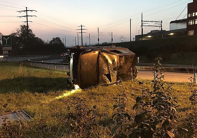Die 74-jährige Taxifahrerin verstarb am Montagmorgen noch auf der Unfallstelle. (Bild: ZVG)