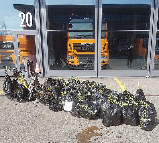 Berge voller Abfall türmen sich jeweils am Ende des Plogging-Events im Werkhof. (Bild: ZVG)
