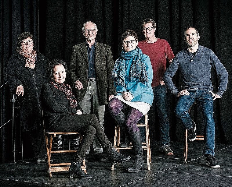 Exponenten des Vereins (v.l.): Monique Rudolf von Rohr (Vizepräsidentin), Sibylle Wyss (Präsidentin), Beno Meier (Autor), Monika Meier Tschech (Rechnungsführerin), Thomas Knapp (Verleger) und Elie Peter (Autor). (Bild: Claude Hurni)