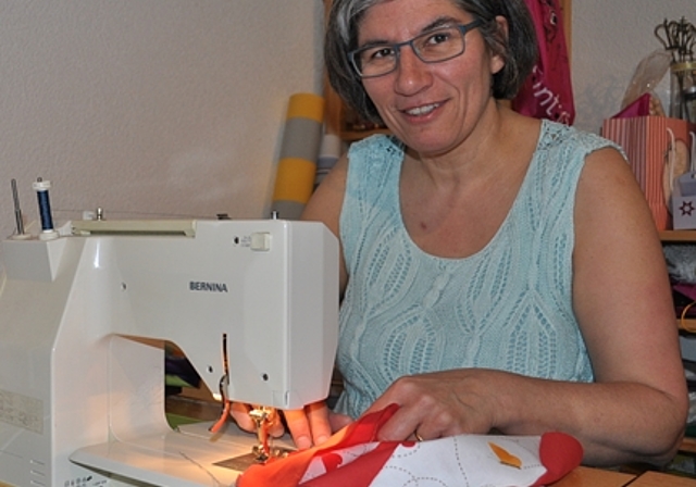 Das Nähen gehört zu den vielen Leidenschaften der Oltnerin Silvia Straub Heer. (Bild: B. Beyeler)