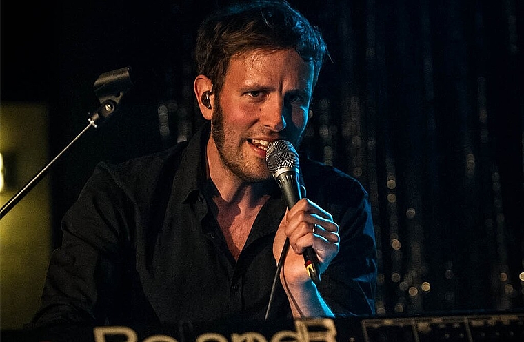 Samuel Blatter an der EP-Taufe vom 11. Mai in der Kulturfabrik Kofmehl in Solothurn. ZVG)