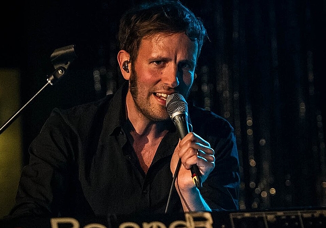 Samuel Blatter an der EP-Taufe vom 11. Mai in der Kulturfabrik Kofmehl in Solothurn. ZVG)