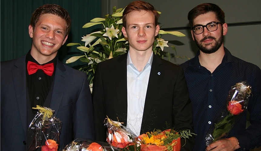 Preisträger im MAR W&amp;R (Wirtschaft und Recht): (v.l.n.r) Franco Restelli, Jonas Wyss und Nils Rohrmann. (Bild: ZVG)