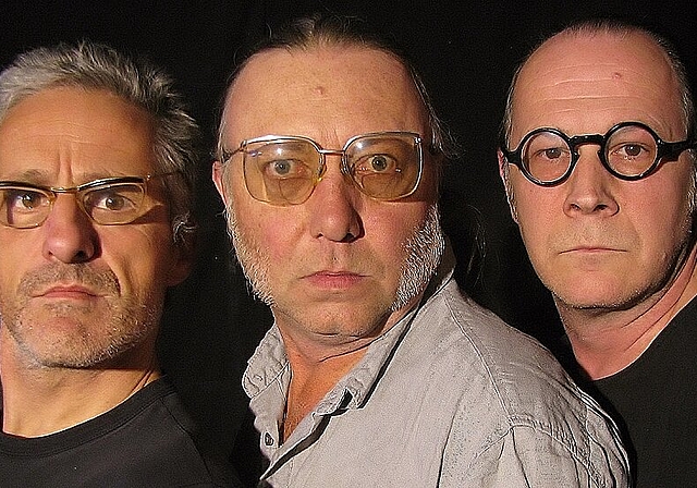 Nach 15 Jahren ist Schluss: Das Trio «Donogood» mit Walter Millns (l.), Raphael Burri und Rolf Strub lädt am Sonntag, 3. Dezember zu seiner letzten Spoken Word-Lesung in der Vario Bar ein. (Bild: ZVG)