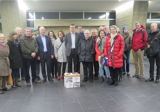 Kürzlich überreichten Anwohner des Wilerfeldquartiers aufgrund des Durchgangsverkehrs eine Petition an Stadtpräsident Martin Wey. (Bild: ZVG)