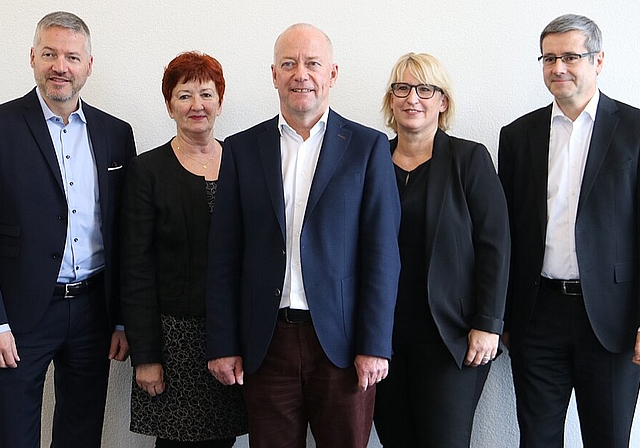 Die grossen Brocken werfen einen Schatten auf die Pläne des Stadtrates (v.l.): Thomas Marbet, Iris Schelbert-Widmer, Stadtpräsident Martin Wey, Marion Rauber und Benvenuto Savoldelli. (Bild: mim)