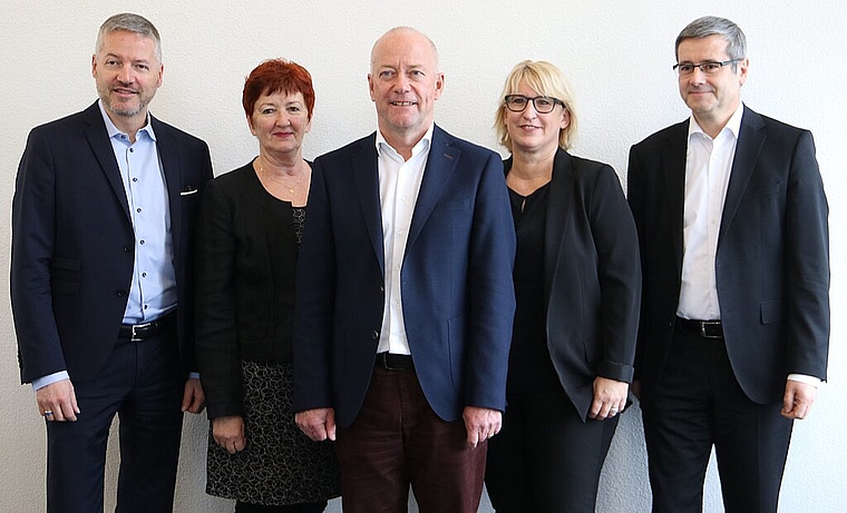 Die grossen Brocken werfen einen Schatten auf die Pläne des Stadtrates (v.l.): Thomas Marbet, Iris Schelbert-Widmer, Stadtpräsident Martin Wey, Marion Rauber und Benvenuto Savoldelli. (Bild: mim)