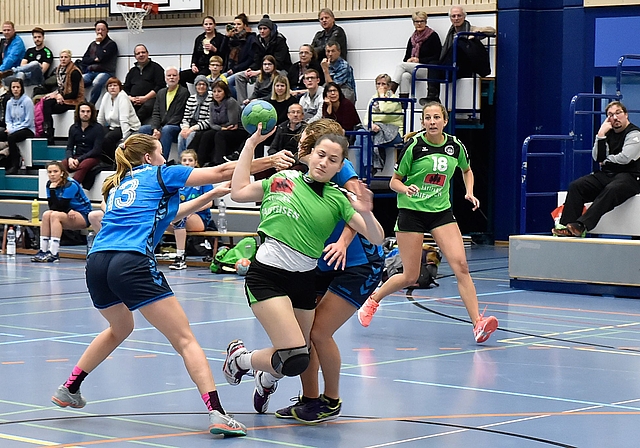 Das Damen 1 des HV Olten lässt sich von seinen Gegnerinnen nicht stoppen. Der Wiederaufstieg in die 1. Liga ist in greifbarer Nähe. (Bild: ZVG)
