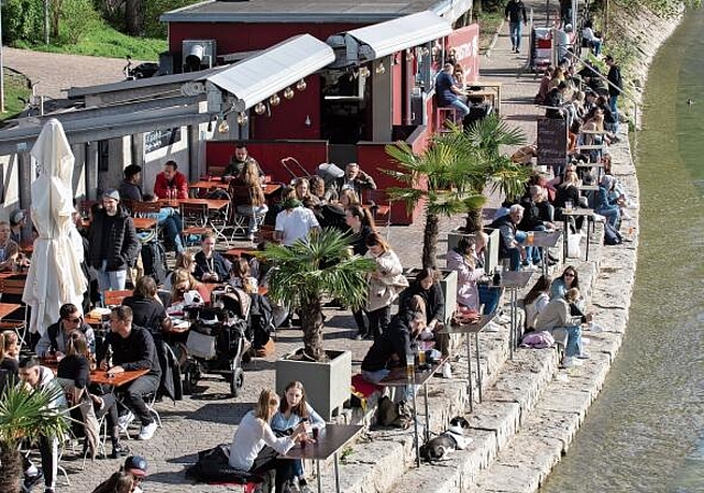 Bei diesem grossartigen Wetter lässt’s sich an der Aare wunderbar geniessen.
