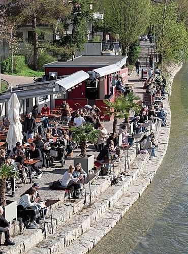 Bei diesem grossartigen Wetter lässt’s sich an der Aare wunderbar geniessen.
