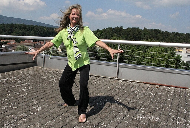 Tanzen ist ihr Leben: die Tanzlehrerin Thérèse Bucher auf ihrer grossen Dachterrasse in Olten.