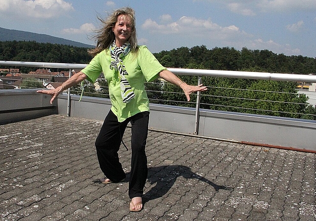 Tanzen ist ihr Leben: die Tanzlehrerin Thérèse Bucher auf ihrer grossen Dachterrasse in Olten.