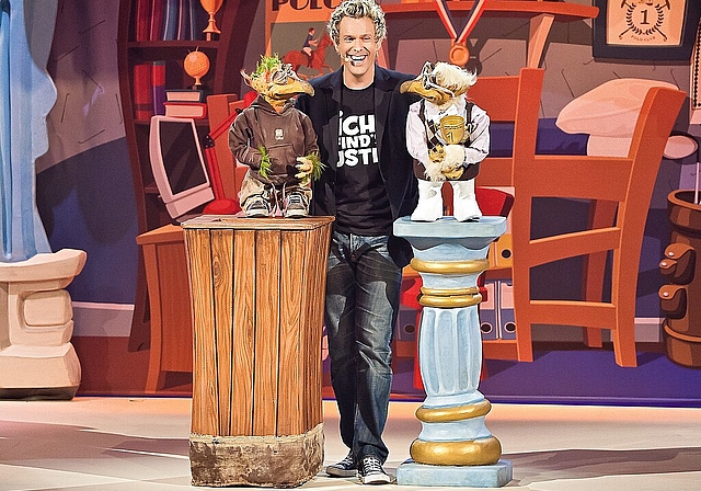 Musste bei seinen Runnning-Gags teilweise selbst schmunzeln: Comedian und Puppenspieler Sascha Grammel war zu Gast in Olten. (Bild: Michael Zargarine)