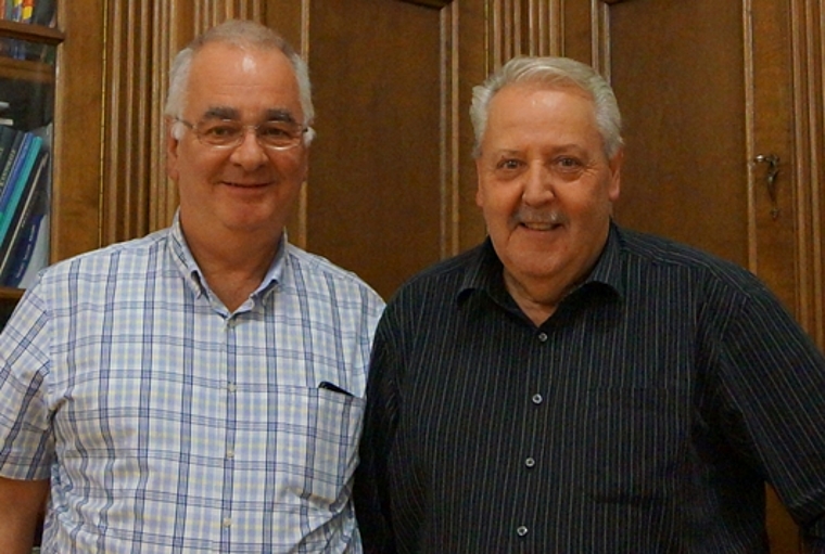 Robert Käppeli (l.), Präsident der St. Nikolaus-Gruppe Olten und Hans-Peter Rust, Experte für das St. Nikolaus-Brauchtum im Bibliothekssaal der Kirche St. Martin, wo der Klausen-Weiterbildungstag stattfand. (Bild: Franz Beidler)