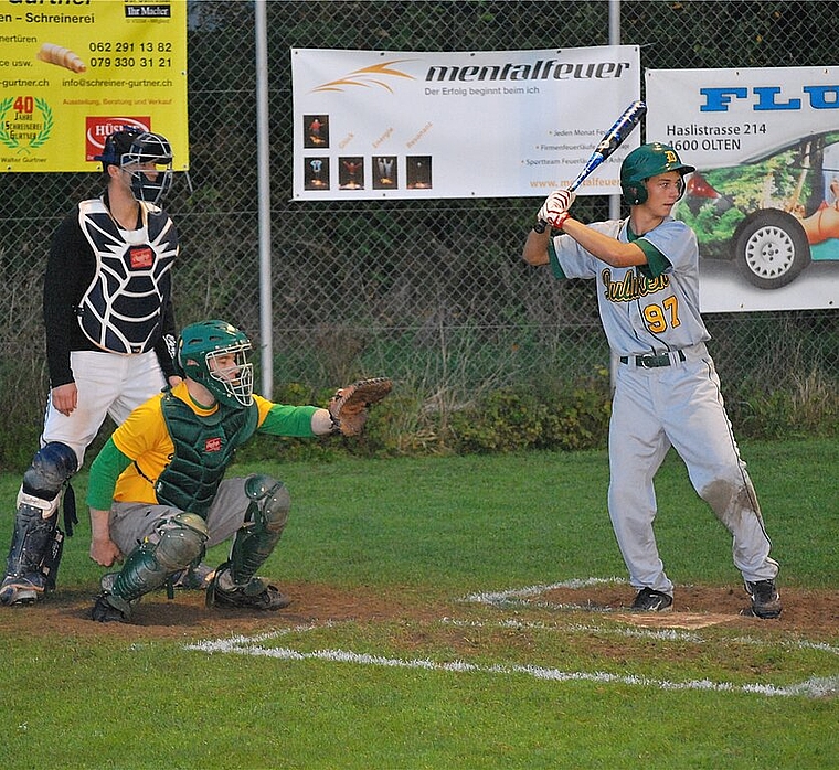 Cedric Thommen (r.) eröffnete letztes Wochenende die Aufholjagd, schlussendlich gewann die 1. Mannschaft gegen das Reunion-Team mit 9:8.ZVG)