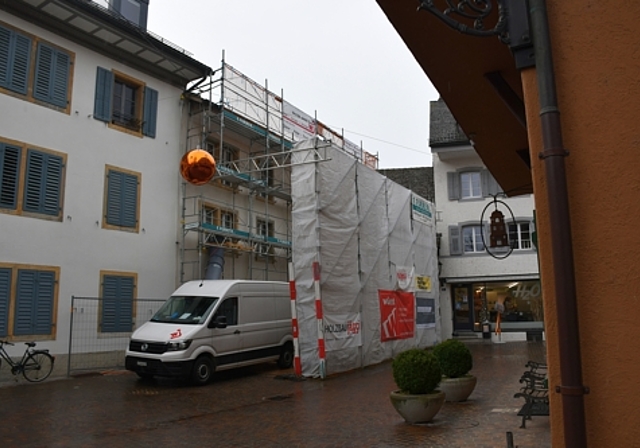 Die 3 2-Zimmerwohnungen und 3 3 ½-Zimmerwohnungen an der Marktgasse 27 werden voraussichtlich, je nach Verlauf von Corona, ab Mai 2021 bezugsbereit seien. (Bild: Denise Donatsch)