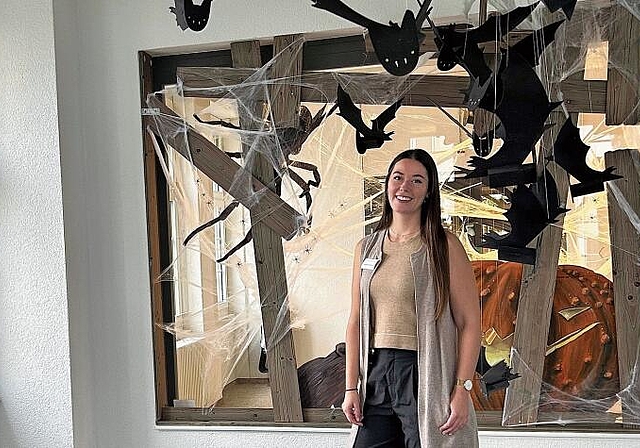 Jasmine Klasen hat schon Vorbereitungen für den Halloween-Anlass getroffen. (Bild: Caspar Reimer)