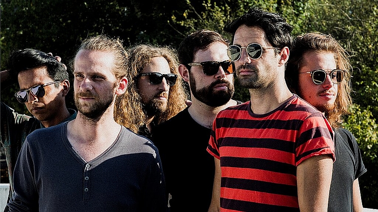 (v.l.) Manuel Abad, Andi Spring, Jukka Altermatt, Alain Vonesch, Benjamin Egli und Julien la Gaffe von der Oltner Band «Memory of an Elephant» veröffentlichen am 17. März ihr Debüt-Album «Echoes». (Bild: Simon Zangger)