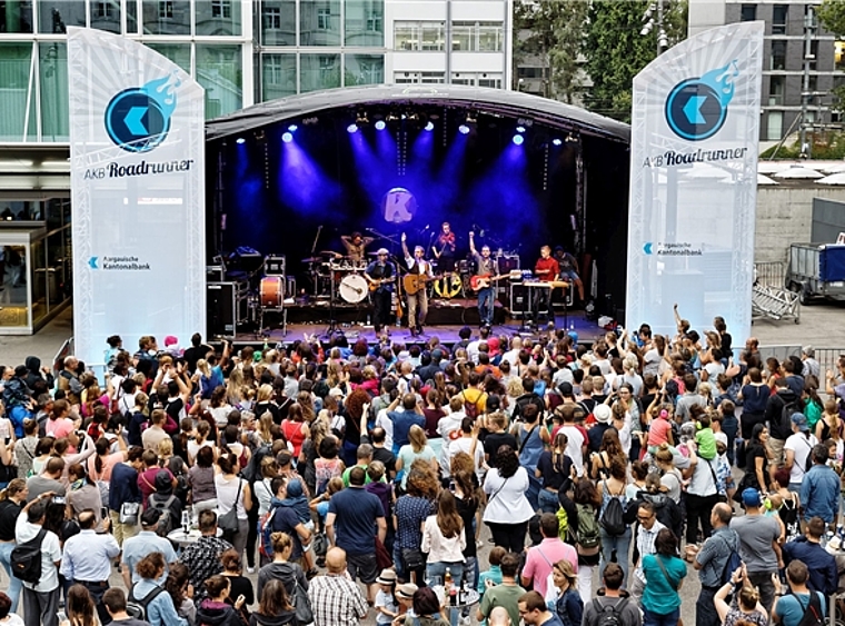 Der AKB-Roadrunner-Truck hält mit seinen zwei Konzerten pro Abend am Freitag, 24. August auch in Olten. (Bild: ZVG)