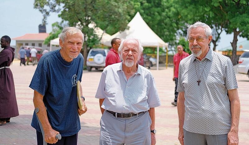 Drei der verbliebenen Schweizer Kapuzinerbrüder in Tansania: Beengar Troxler, August Mullis und Isidor Peterhans. (Bild: Nadine Crausaz)